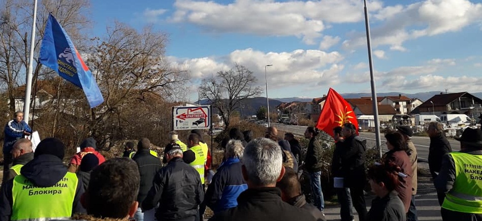 (ФОТО) Марионетската власт е уплашена штом ги спречува нашите блокади со полициска интервенција