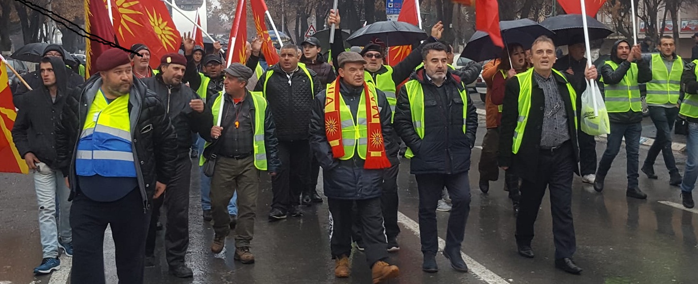 (ВИДЕО) “Македонија-Блокира„ вчера протестираше во Прилеп, денеска го блокира патниот правец Охрид-Струга