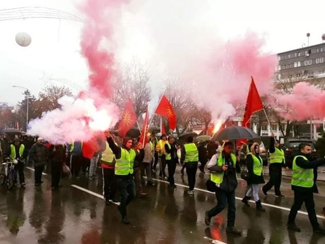 “Македонија-Блокира„ денес, сабота, на блокади во 40 општини низ Македонија