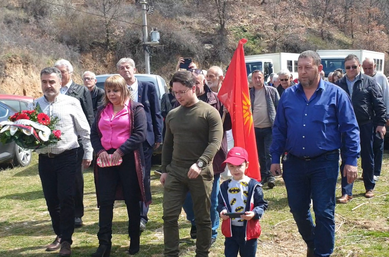 Бачев со завет на гробот на Ѓорѓи Сугарев: Никогаш нема да ја предадеме крвта на илјадници Македонци и Македонки кои ја пролеаа за нашата Македонија